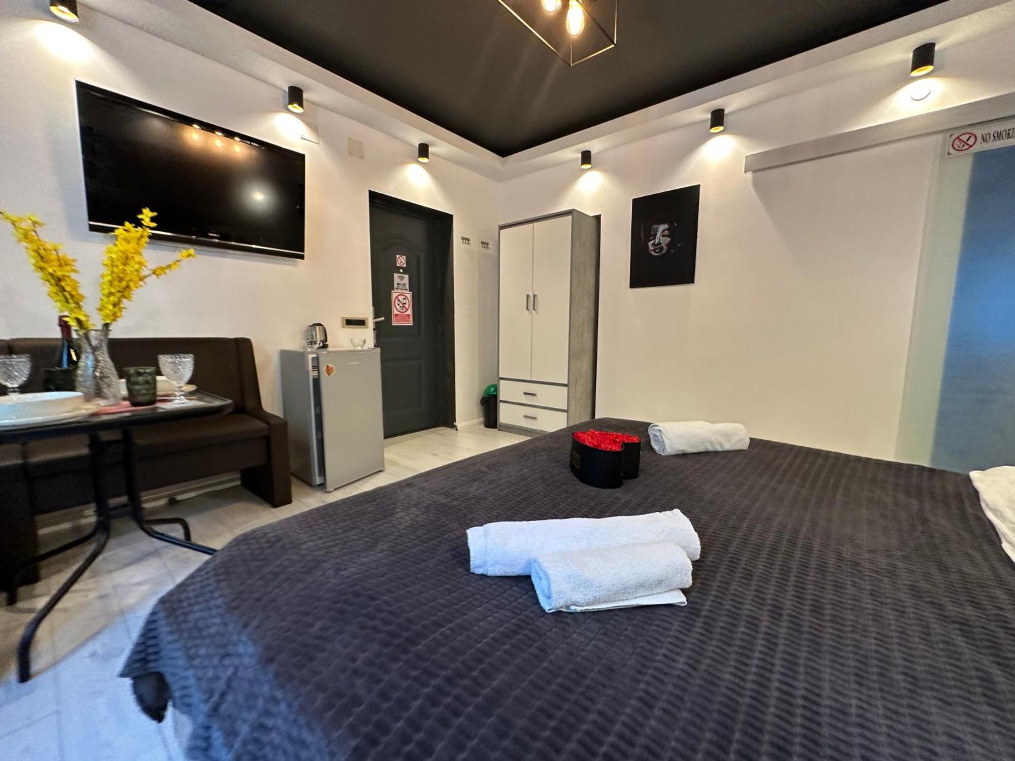 The Fame - Modern Studio In Top Location & Parking Craiova Kültér fotó