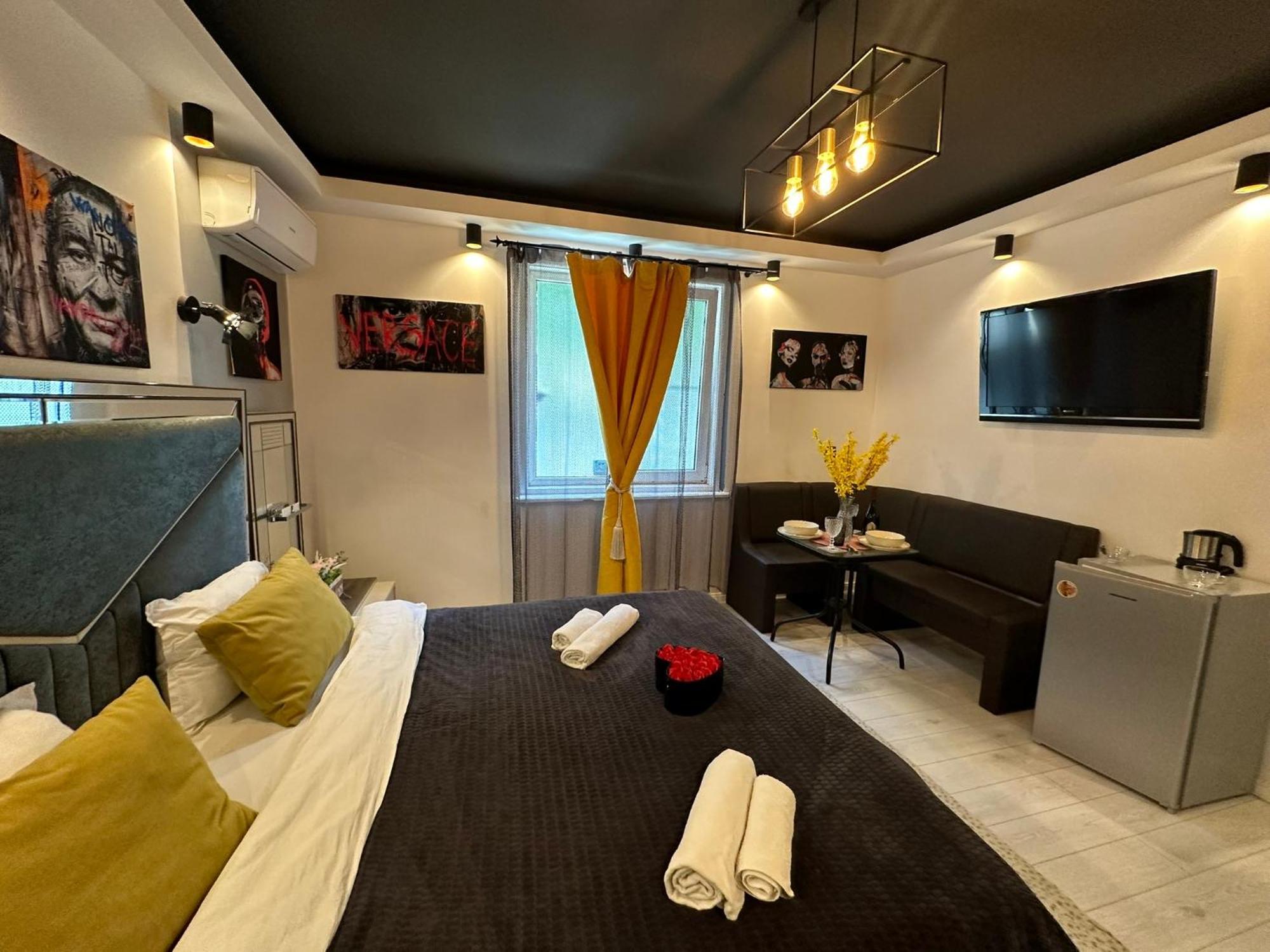 The Fame - Modern Studio In Top Location & Parking Craiova Kültér fotó