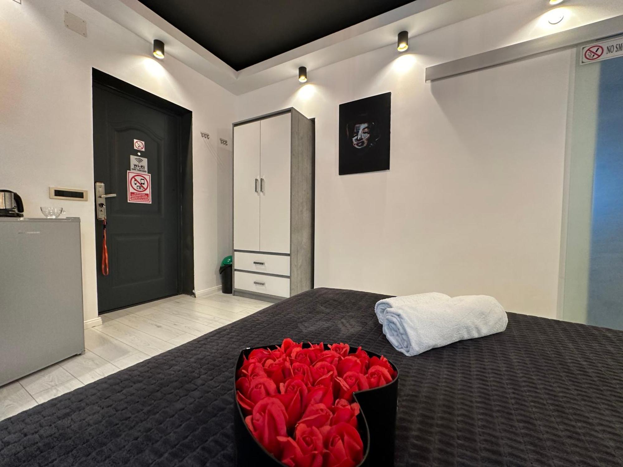 The Fame - Modern Studio In Top Location & Parking Craiova Kültér fotó
