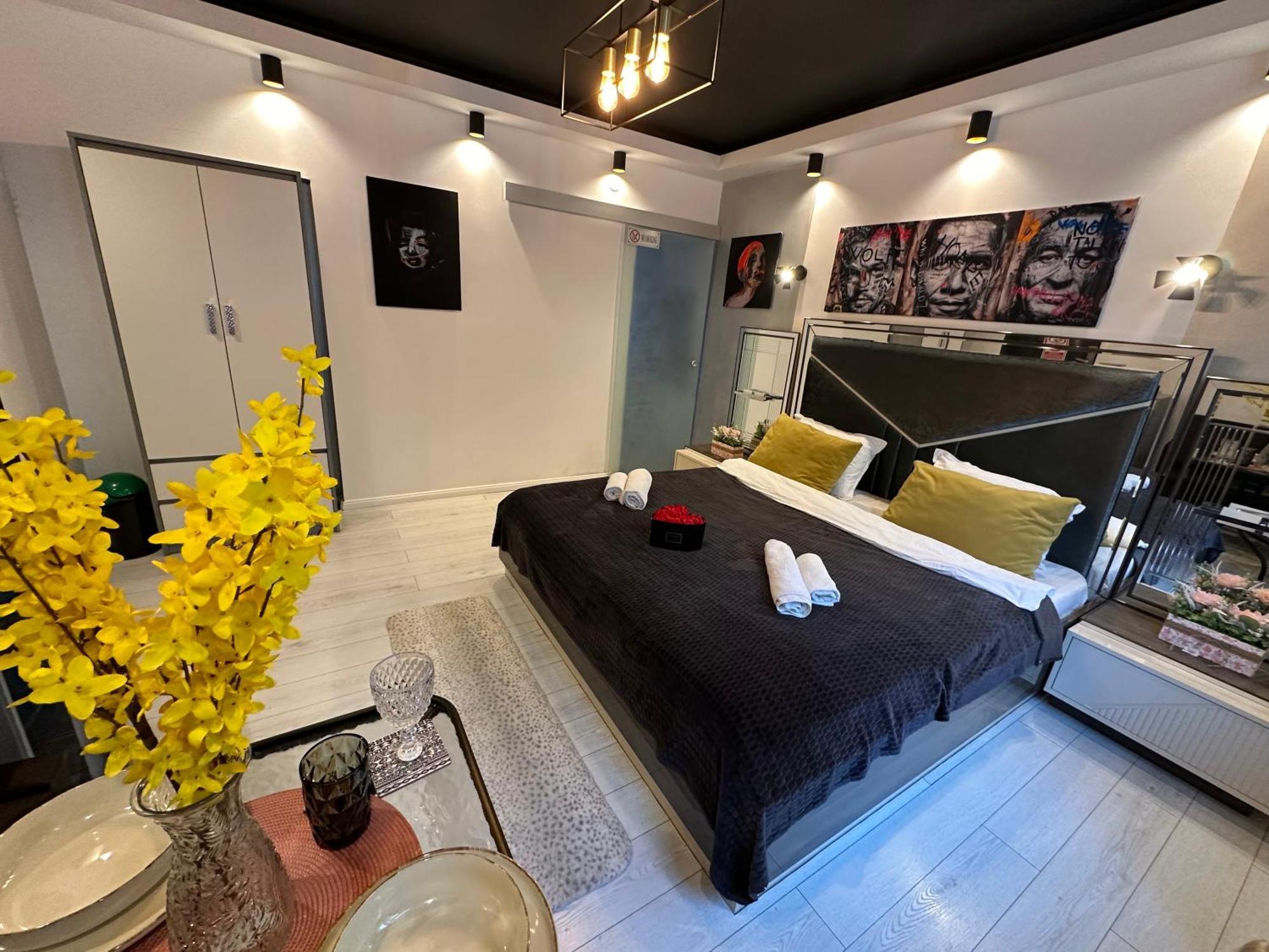 The Fame - Modern Studio In Top Location & Parking Craiova Kültér fotó