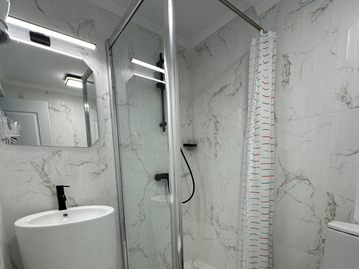 The Fame - Modern Studio In Top Location & Parking Craiova Kültér fotó